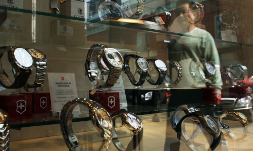 Xuất khẩu đồng hồ Thụy Sĩ giảm mạnh vì thuế quan
