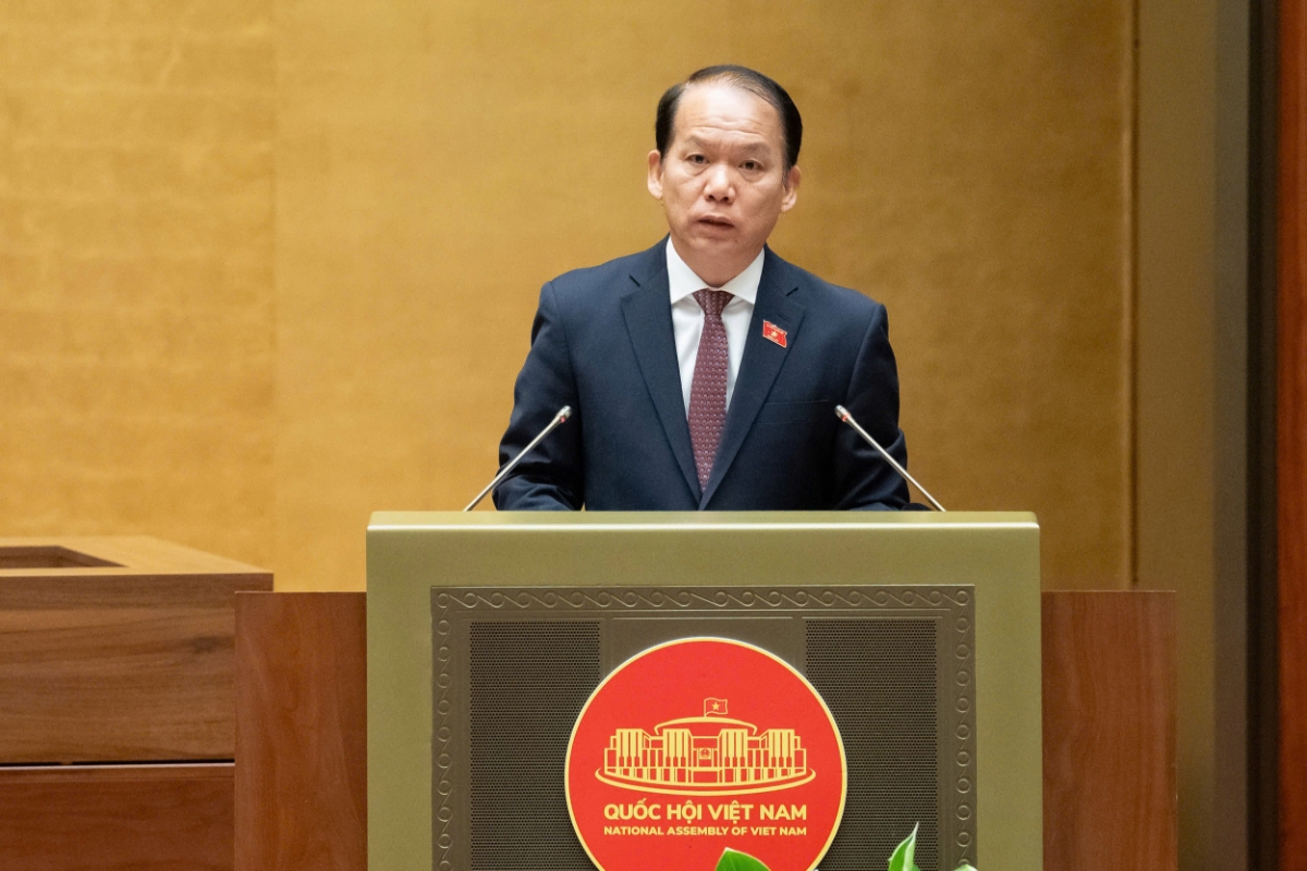 Chủ nhiệm Ủy ban Pháp luật và Tư pháp Hoàng Thanh Tùng, báo cáo thẩm tra dự án Luật. Ảnh: Quochoi.vn.