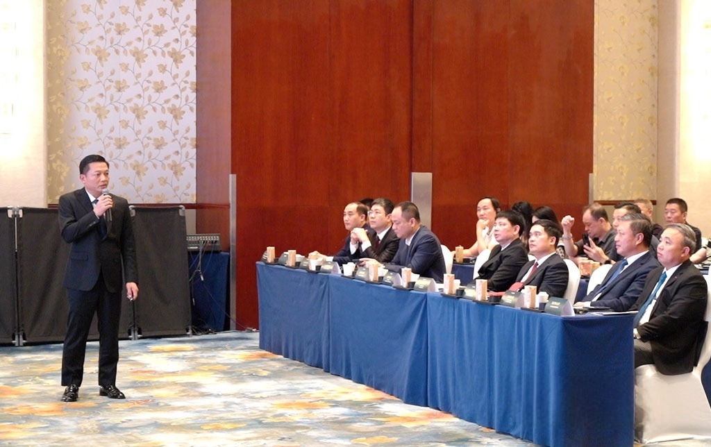 Ông&nbsp;Nguyễn Cao Sơn, Phó Chủ tịch UBND tỉnh Ninh Bình giới thiệu về tiềm năng phát triển du lịch, văn hóa truyền thống tỉnh Ninh Bình tại hội thảo