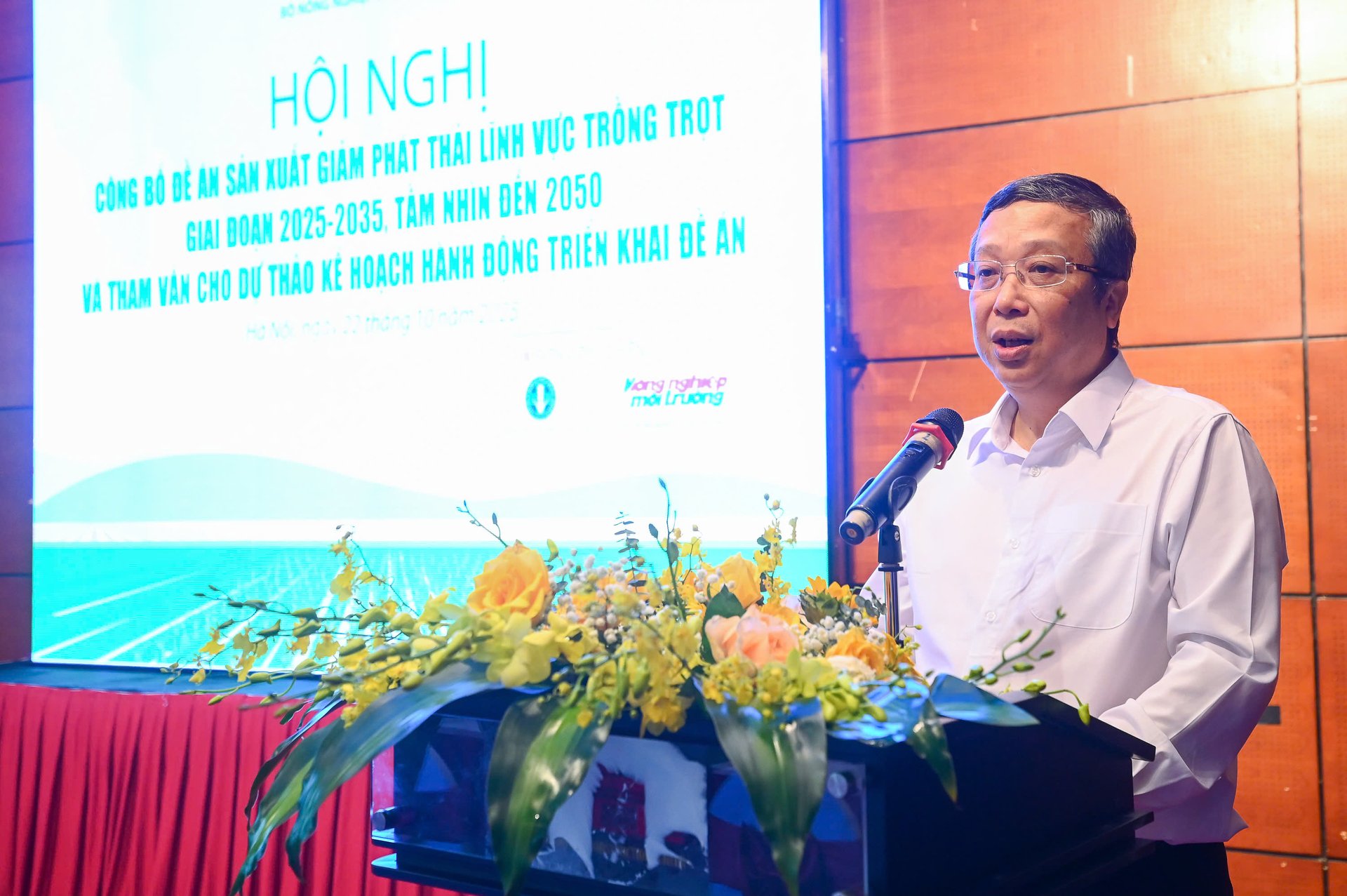 Thứ trưởng Hoàng Trung: