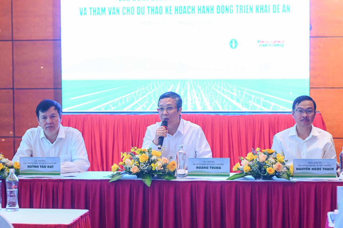 Thứ trưởng Hoàng Trung chủ trì hội nghị.