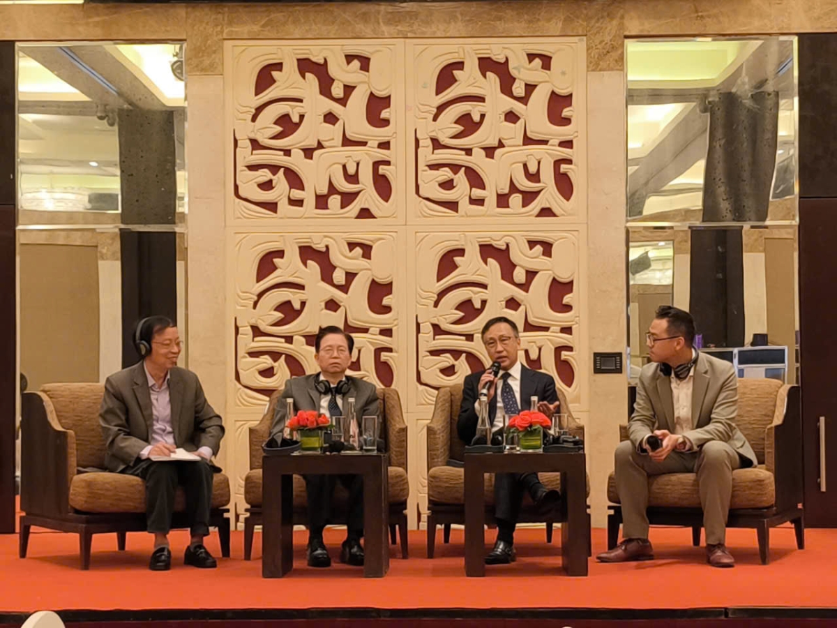 Các diễn giả chia sẻ tại Tọa đàm.