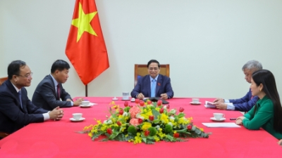 Vietnamese and Thai PMs hold phone talks