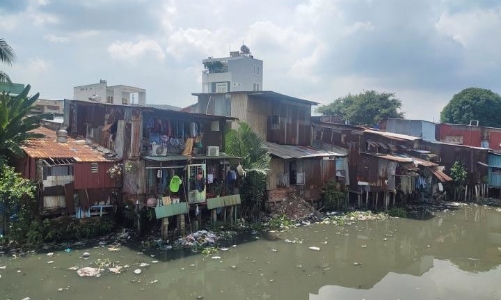 TP. Hồ Chí Minh đẩy nhanh tiến độ chỉnh trang nhà ven kênh, rạch 