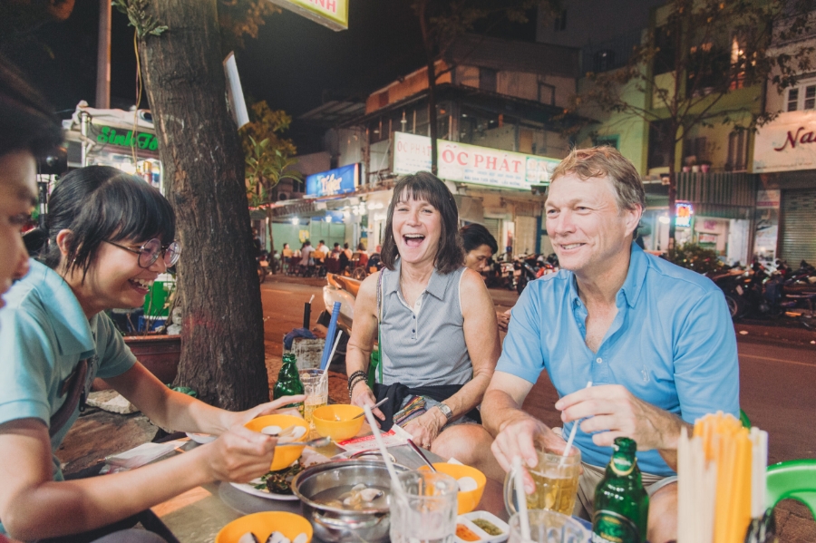 Mỗi hành trình ẩm thực sẽ mang đến trải nghiệm về hương vị cùng câu chuyện về văn hóa. Ảnh: Saigon Adventure