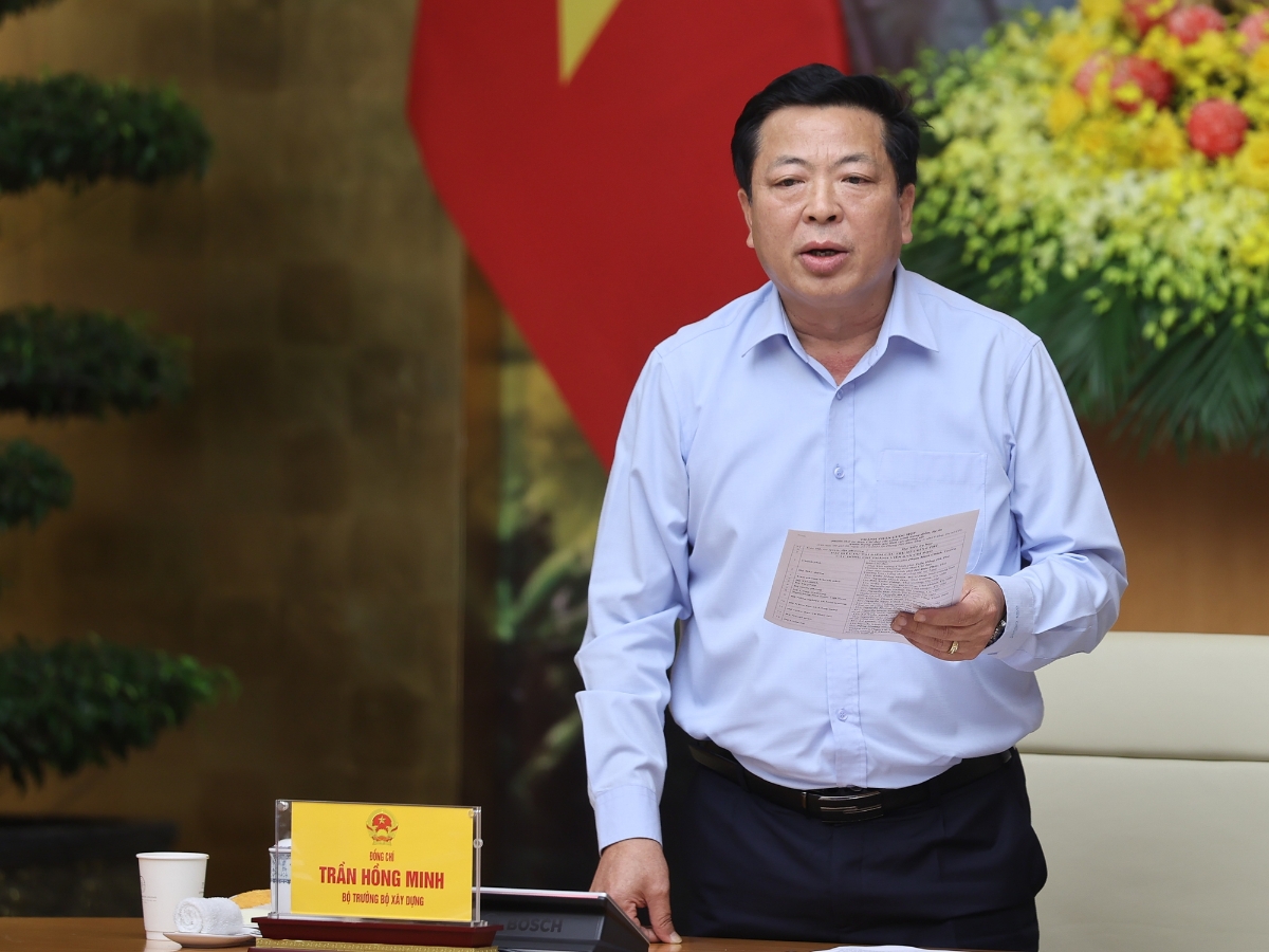 Bộ trưởng Bộ Xây dựng Trần Hồng Minh phát biểu tại phiên họp. Ảnh: VGP/Nhật Bắc