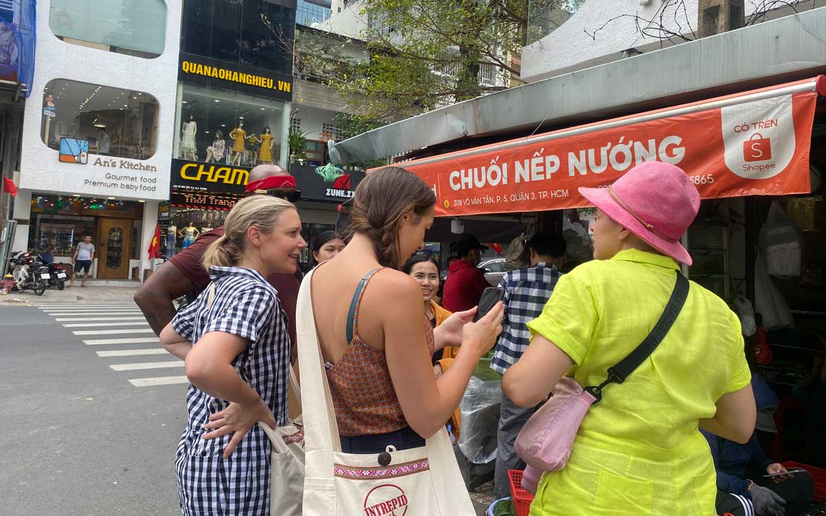 Du khách cũng có thể "nếm" trọn tinh hoa ẩm thực Sài Gòn ngay trong nội đô với những chương trình ngắn trong ngày.