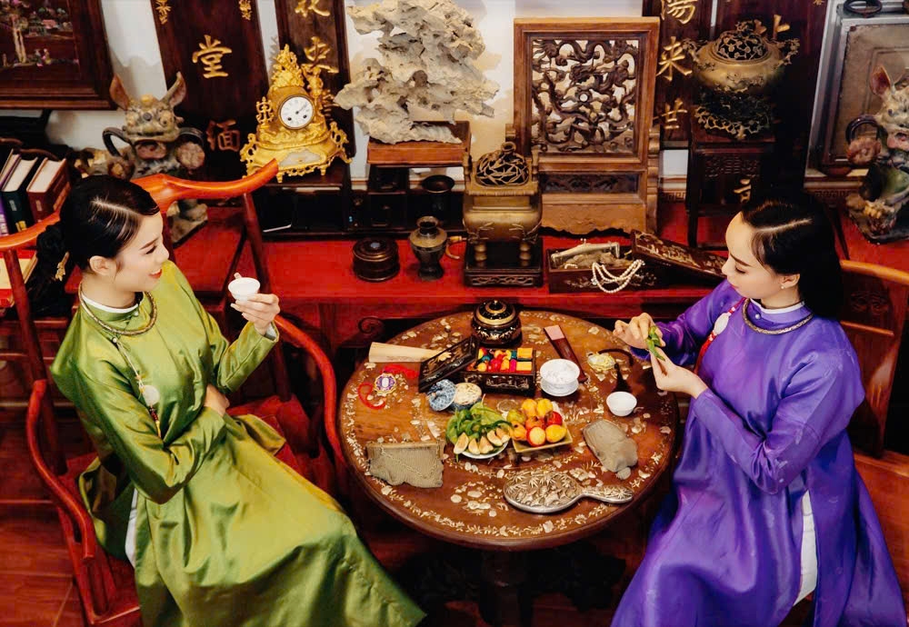 Không gian thưởng trà được thiết kế theo phong cách thiền, nhẹ nhàng, tĩnh lặng. Ảnh minh hoạ