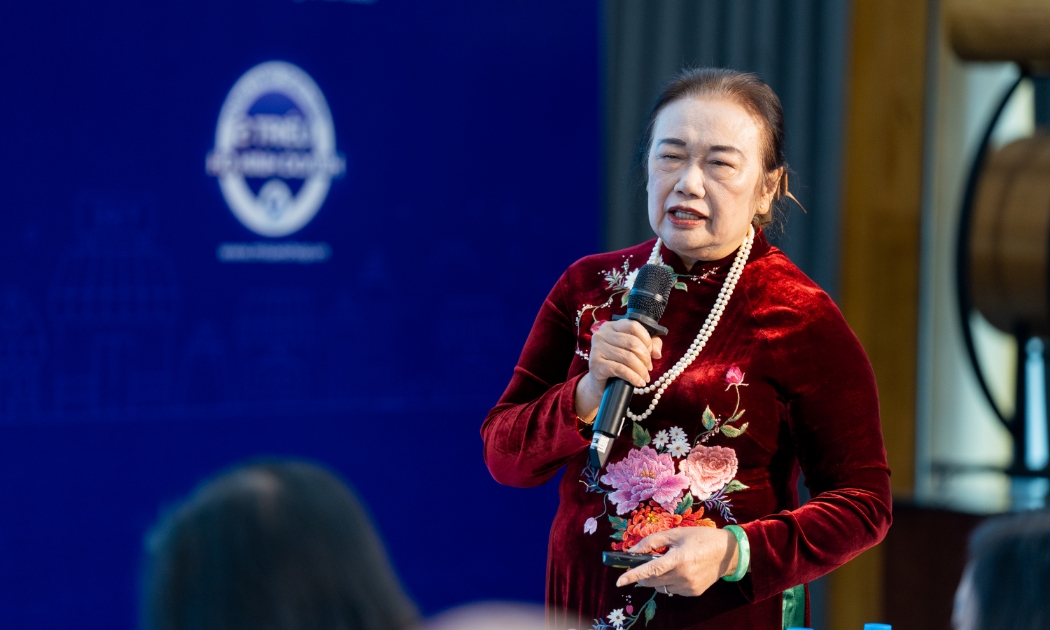 Bà Nguyễn Thị Cúc, Chủ tịch Hội Tư Vấn Thuế Việt Nam tại  chương trình tặng miễn phí phần mềm cho hộ kinh doanh do Công ty Cổ phần MISA tổ chức ngày 23/10. 