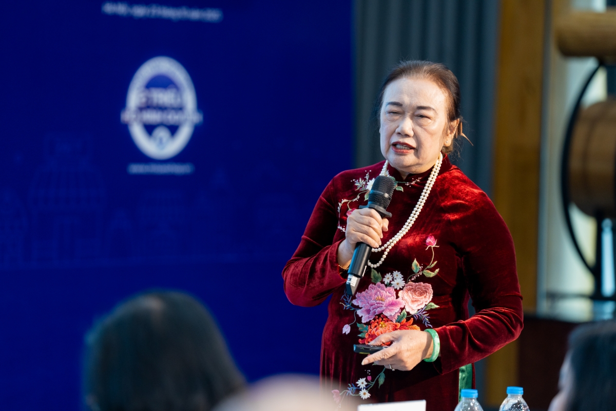 Bà Nguyễn Thị Cúc, Chủ tịch Hội Tư Vấn Thuế Việt Nam tại  chương trình tặng miễn phí phần mềm cho hộ kinh doanh do Công ty Cổ phần MISA tổ chức ngày 23/10. 