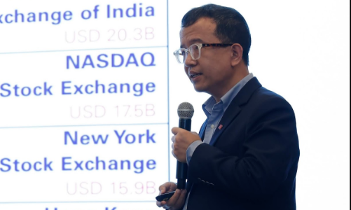 Cần hàng mới để đón dòng tiền mới