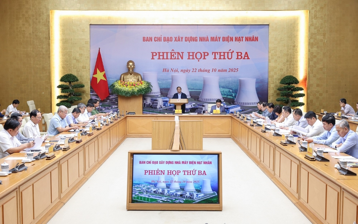 Thủ tướng Phạm Minh Chính, Trưởng Ban Chỉ đạo xây dựng nhà máy điện hạt nhân, chủ trì phiên họp thứ ba của Ban Chỉ đạo. Ảnh: VGP.