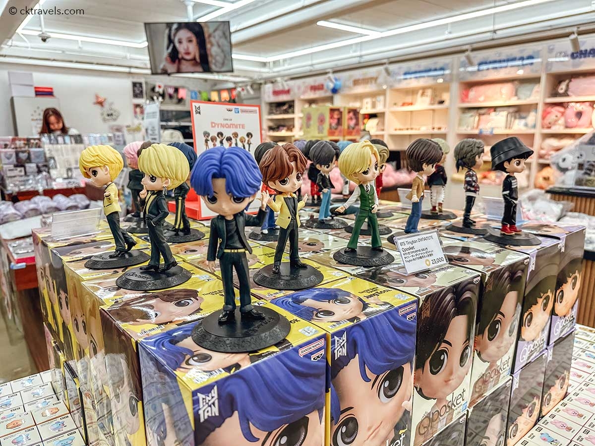 Merchandise trở thành kênh doanh thu tiềm năng của ngành công nghiệp K-pop.