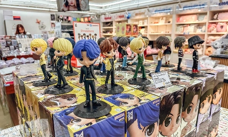 Merchandise trở thành kênh doanh thu tiềm năng của ngành công nghiệp K-pop.