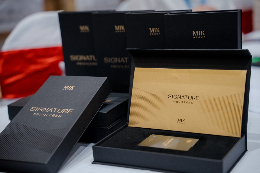 Bộ quà tặng chào mừng khách hàng gia nhập CLB MIK Signature Privileges.