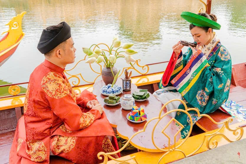 Du khách có thể tham gia hàng loạt hoạt động trình diễn pha chế, thưởng thức trà. Ảnh minh hoạ