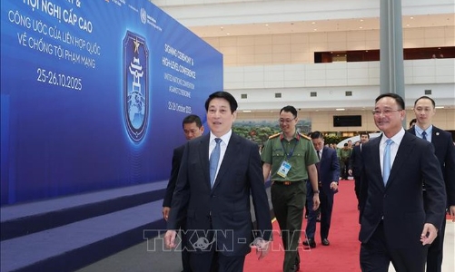 Chủ tịch nước Lương Cường  kiểm tra buổi tổng duyệt Lễ mở ký Công ước Hà Nội