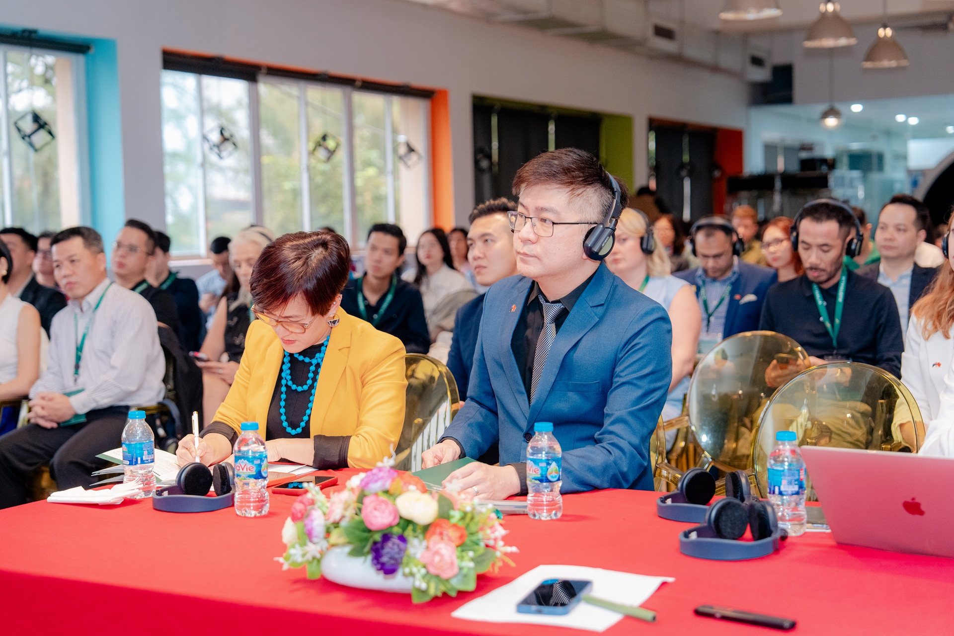 Hơn 30 đại biểu từ các công ty edtech Australia cùng hơn 100 đại biểu Việt Nam là lãnh đạo các trường Đại học, cao đẳng, giảng viên, nhà nghiên cứu, lãnh đạo doanh nghiệp đã tham dự Tọa đàm