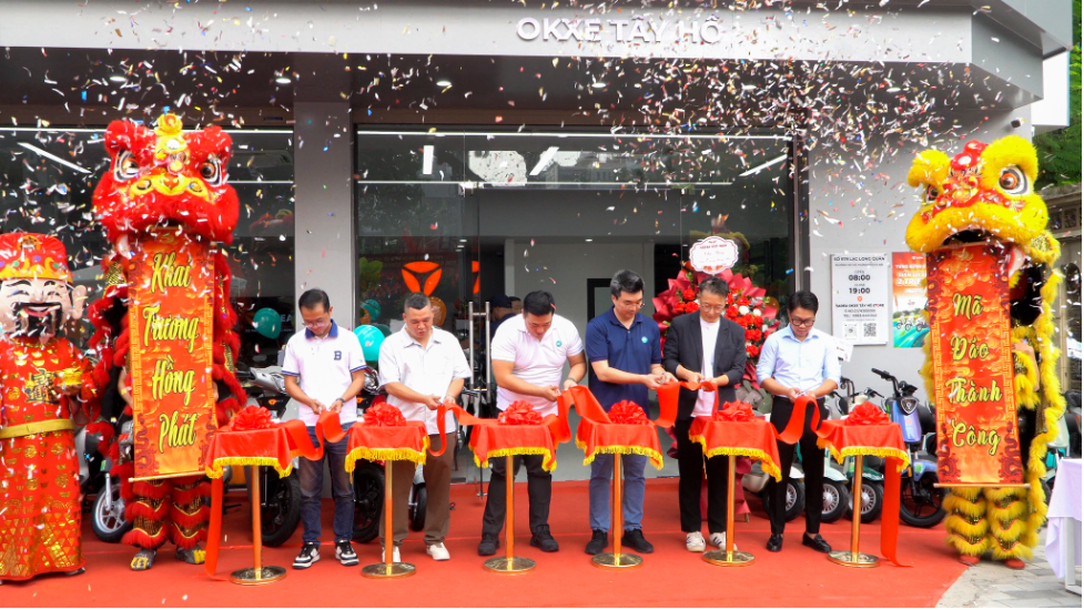OKXE partnered with Yadea to launch on October 10 the OKXE Tay Ho electric motorcycle showroom.