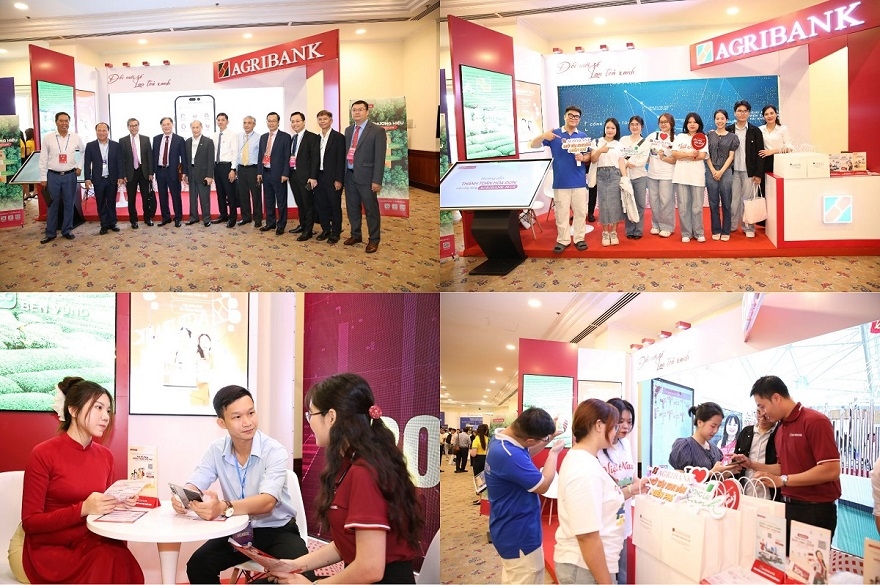 Gian hàng của Agribank tại diễn đàn thu hút đông đảo đại biểu, khách mời tham quan, trải nghiệm sản phẩm dịch vụ.