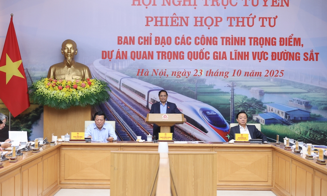 Thủ tướng chủ trì phiên họp thứ 4 của Ban Chỉ đạo các công trình trọng điểm, dự án quan trọng quốc gia lĩnh vực đường sắt. Ảnh: VGP