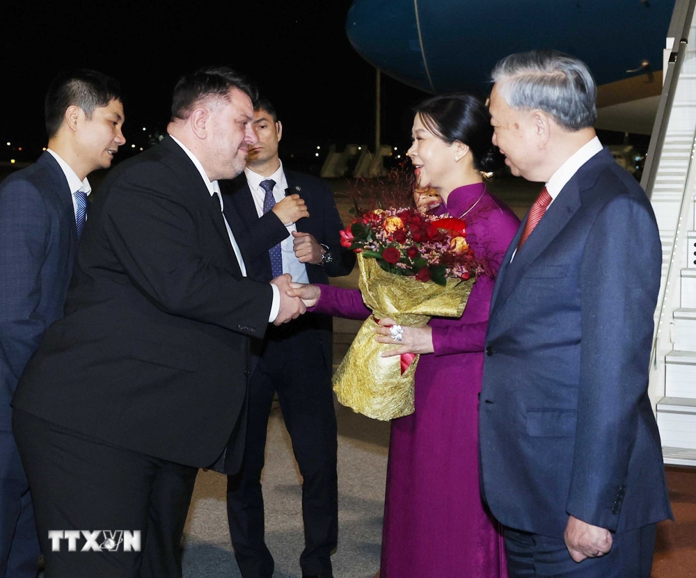 Phía Bulgaria đón Tổng Bí thư Tô Lâm và Phu nhân. Ảnh: TTXVN.