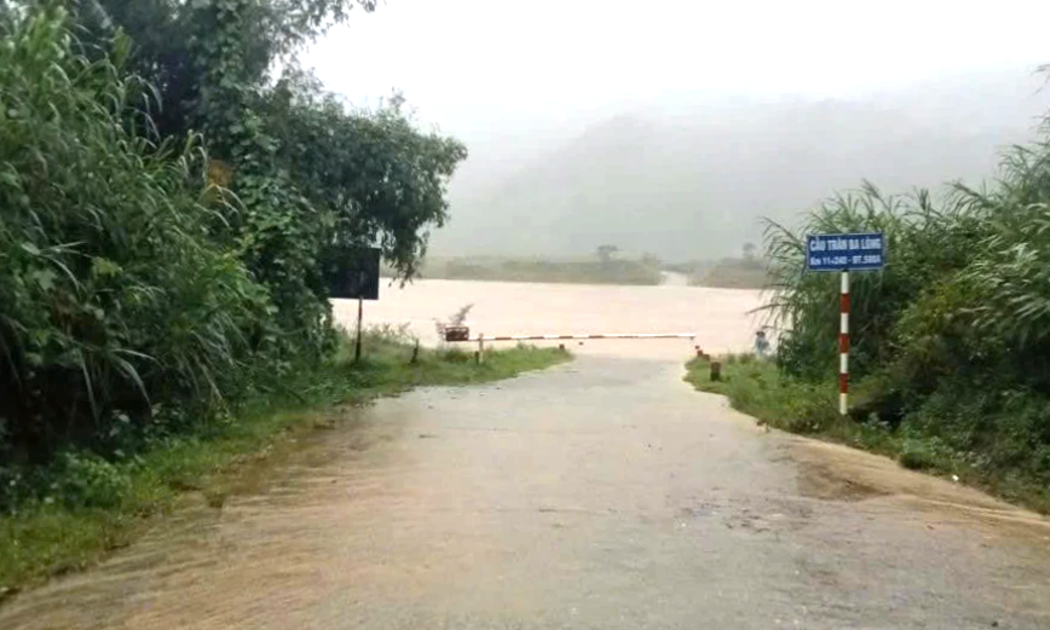 Cầu tràn Ba Lòng, xã Ba Lòng bị ngập