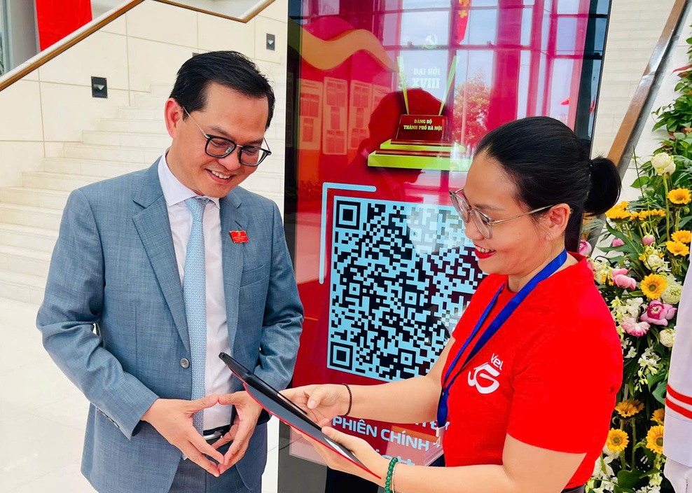 Việc điểm danh, xác nhận tham dự, hay kiểm tra vị trí chỗ ngồi cũng được thực hiện qua mã QR cá nhân và sơ đồ điện tử trực quan