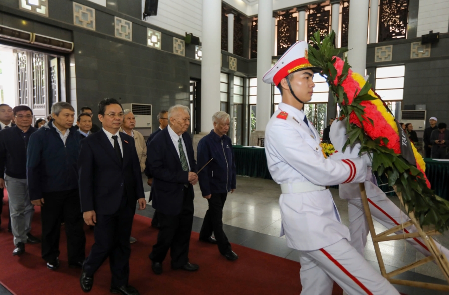 Đoàn Hội Khoa học Kinh tế Việt Nam, Chi bộ Cơ quan Hội Khoa học Kinh tế Việt Nam, Tạp chí Kinh tế Việt Nam, do GS.TSKH Nguyễn Quang Thái, Chủ tịch Hội Khoa học Kinh tế Việt Nam, vào viếng GS. Trần Phương.