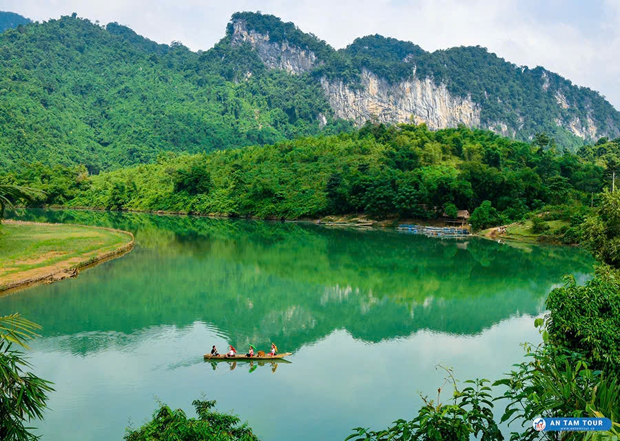 Vườn Quốc gia Pù Mát có diện tích hơn 94.000 ha, nằm trong khu vực sinh thái Bắc Trường Sơn