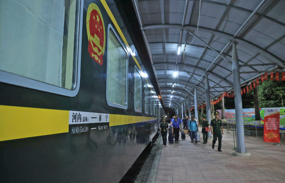 Chuyến tàu liên vận Việt - Trung đã hoạt động trở lại sau 5 năm tạm dừng do đại dịch.