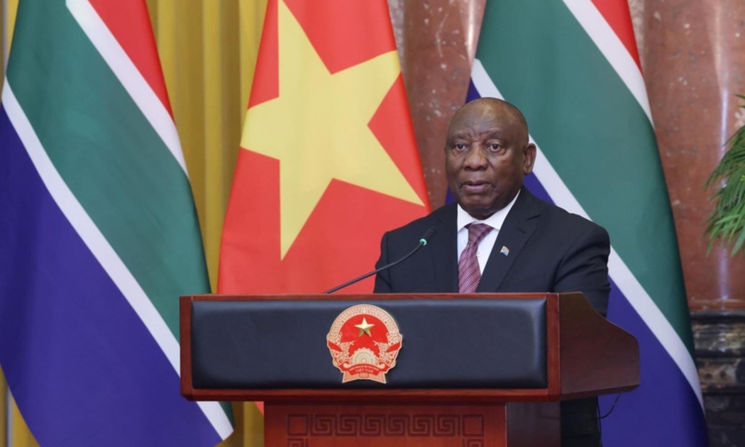 Tổng thống Nam Phi Matamela Cyril Ramaphosa gặp gỡ báo chí, thông báo về kết quả hội đàm giữa hai bên. Ảnh: TTXVN.