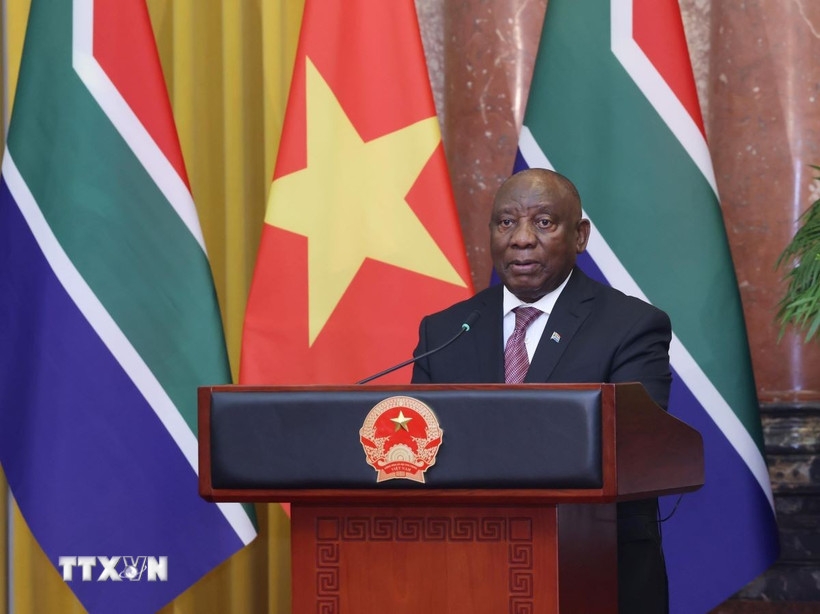 Tổng thống Nam Phi Matamela Cyril Ramaphosa gặp gỡ báo chí, thông báo về kết quả hội đàm giữa hai bên. Ảnh: TTXVN. 