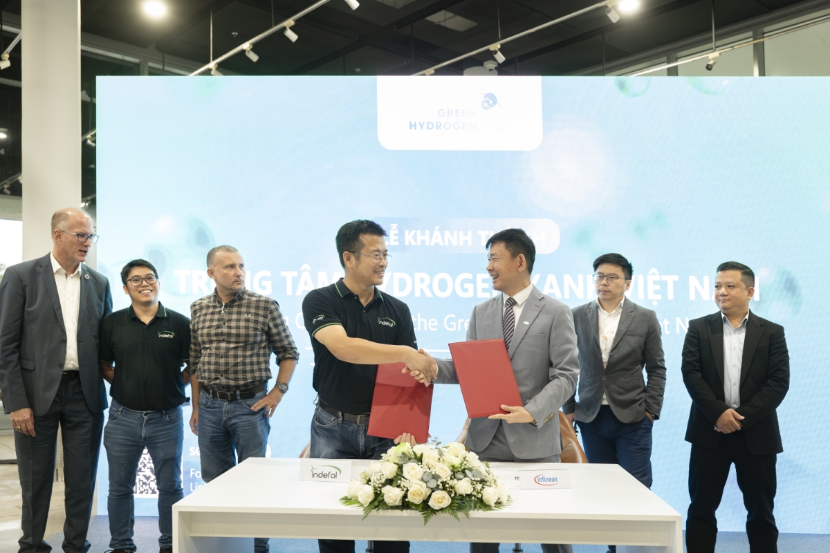 Ký kết MOU giữa Indefol và Infineon. Ảnh GIZ.