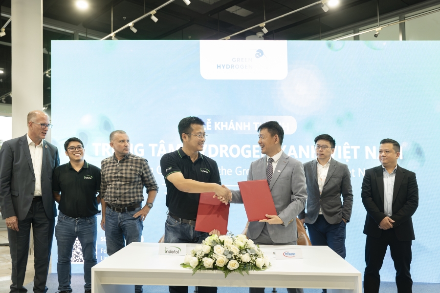 Ký kết MOU giữa Indefol và Infineon. Ảnh GIZ.