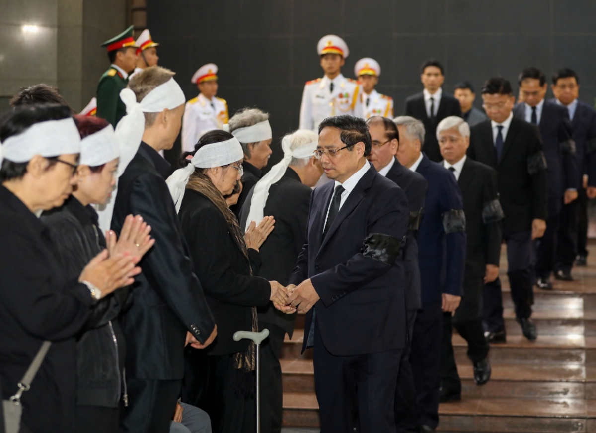 Đoàn Chính phủ do Thủ tướng Phạm Minh Chính dẫn đầu vào&nbsp;viếng và chia buồn cùng gia quyến.