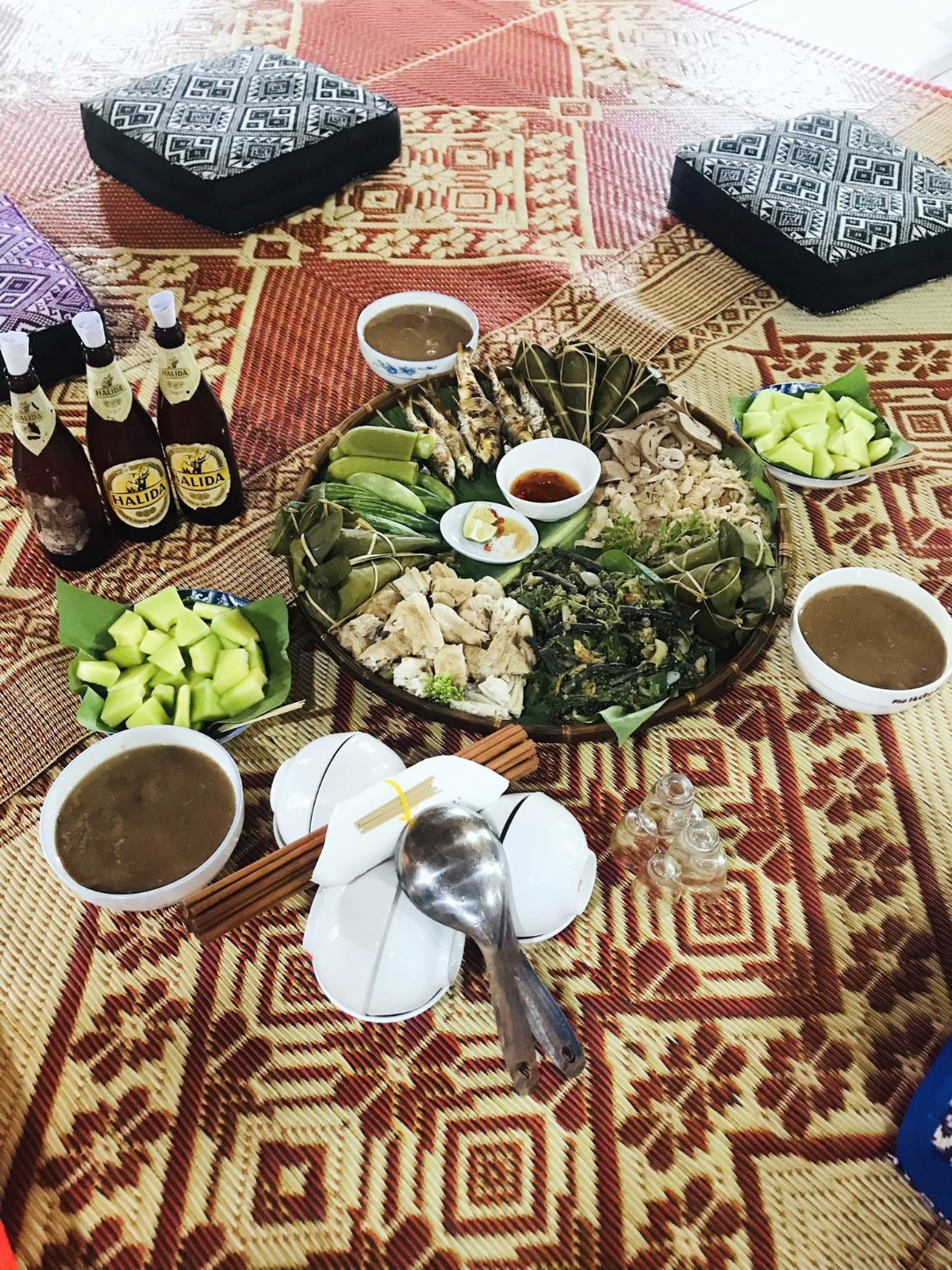 Ẩm thực bản Ngàm cũng là yếu tố níu chân du khách.