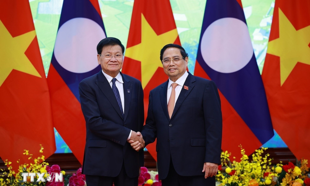 Thủ tướng Phạm Minh Chính hội kiến Tổng Bí thư, Chủ tịch nước Lào Thongloun Sisoulith. Ảnh: TTXVN