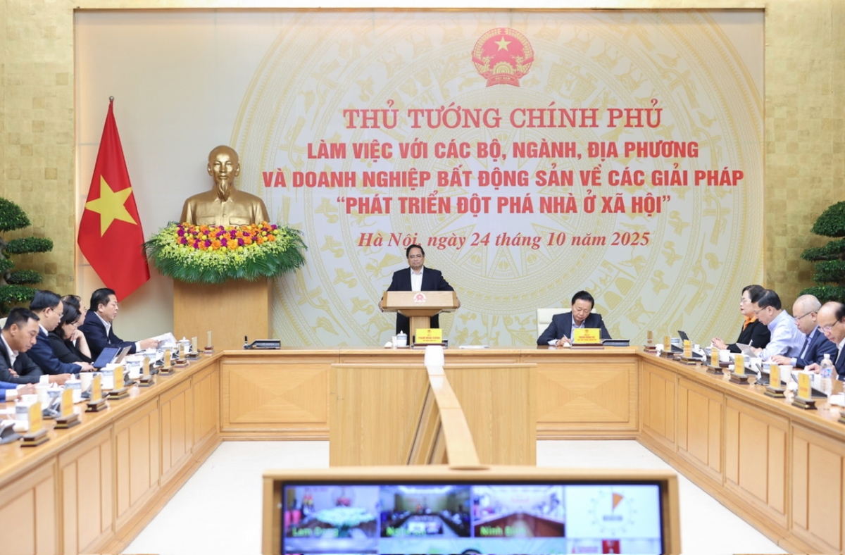 Thủ tướng Chính phủ Phạm Minh Chính phát biểu tại Hội nghị với các bộ, ngành, địa phương, doanh nghiệp về các giải pháp phát triển đột phá nhà ở xã hội (Ảnh: VGP).