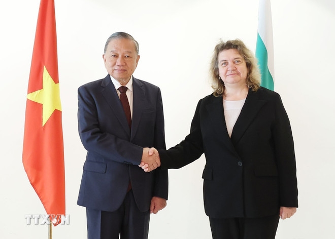 Tổng Bí thư Tô Lâm hội kiến Chủ tịch Quốc hội Bulgaria Natalia Kiselova. Ảnh: TTXVN