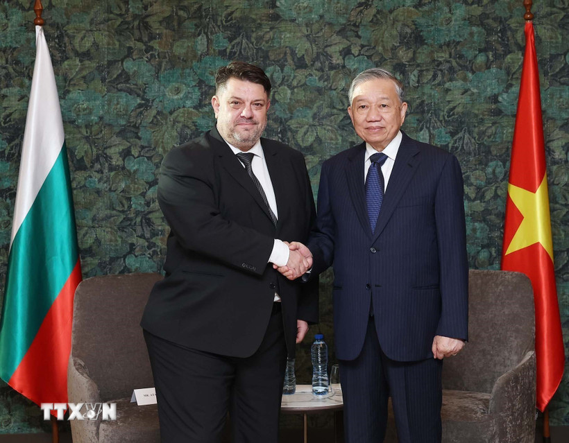Tổng Bí thư Tô Lâm tiếp Chủ tịch Đảng xã hội chủ nghĩa Bulgaria Atanas Zafirov. (Ảnh: Thống Nhất/TTXVN)