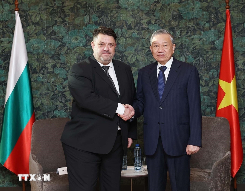Tổng Bí thư Tô Lâm tiếp Chủ tịch Đảng xã hội chủ nghĩa Bulgaria Atanas Zafirov. (Ảnh: Thống Nhất/TTXVN)