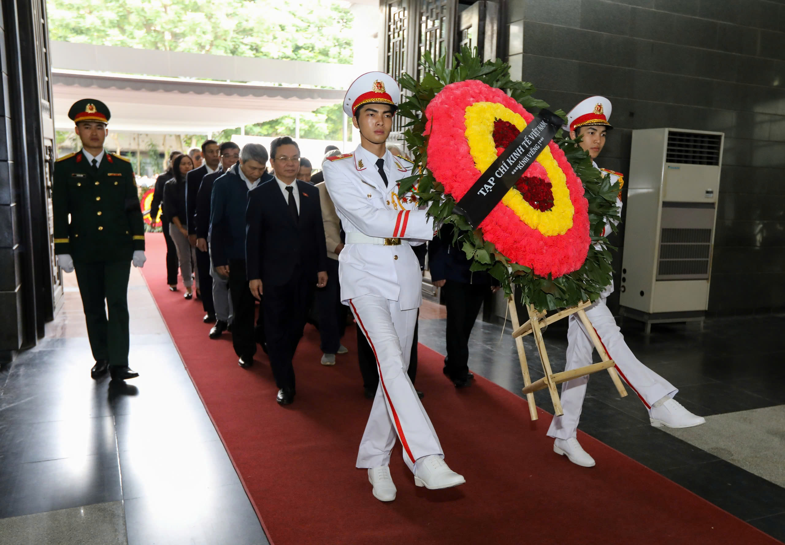 Đoàn Hội Khoa học Kinh tế Việt Nam, Chi bộ Cơ quan Hội Khoa học Kinh tế Việt Nam, Tạp chí Kinh tế Việt Nam vào viếng GS. Trần Phương