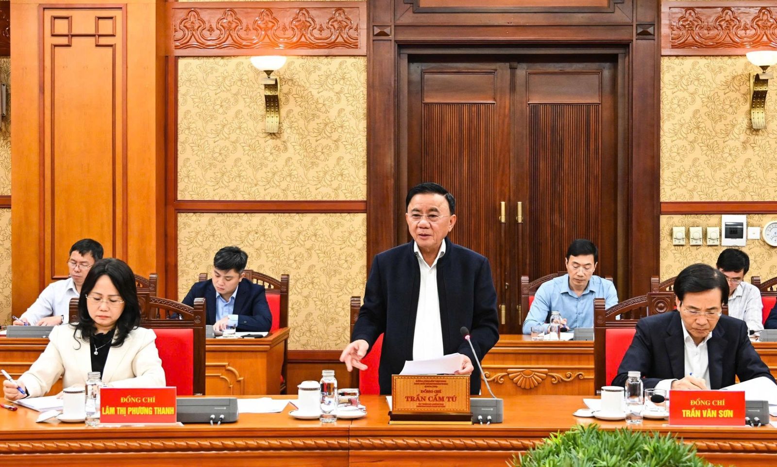 Thường trực Ban Bí thư Trần Cẩm Tú phát biểu tại phiên họp.