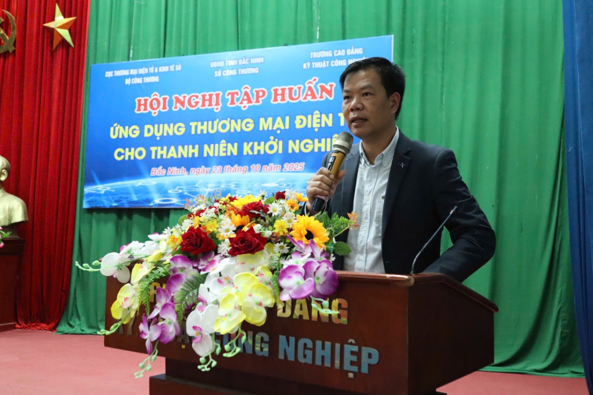 Ông Nguyễn Hữu Tuấn, Giám đốc Trung tâm Phát triển thương mại điện tử và Công nghệ số.