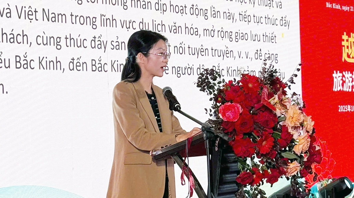 Bà Trịnh Phương, Phó Cục trưởng Cục Văn hóa và Du lịch Thành phố Bắc Kinh, phát biểu tại sự kiện.