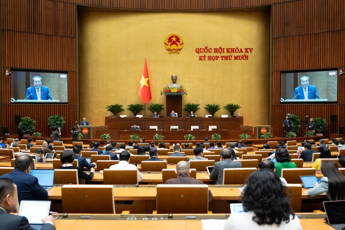 Toàn cảnh hội trường họp sáng 24/10. Ảnh: Quốc hội.