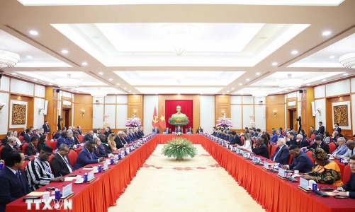 Tổng Bí thư tiếp Trưởng đoàn các nước tham dự Lễ mở ký Công ước Hà Nội