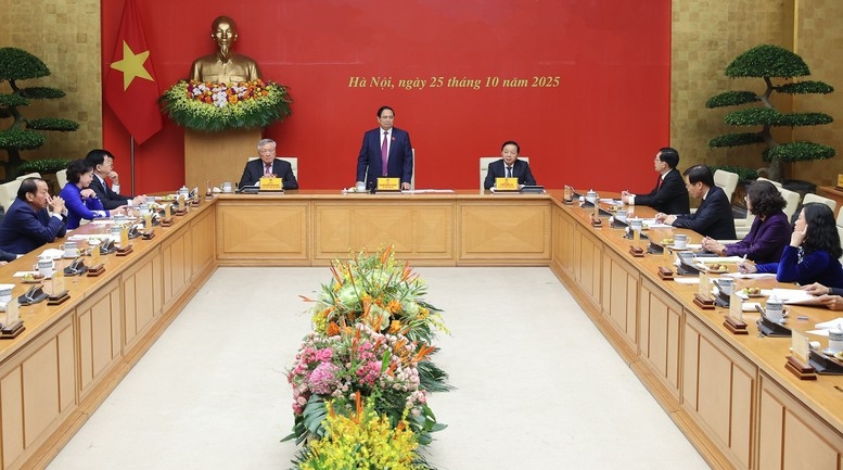 Thủ tướng Phạm Minh Chính chủ trì phiên họp Chính phủ về triển khai các nhiệm vụ trọng tâm tới cuối năm 2025 - Ảnh: VGP