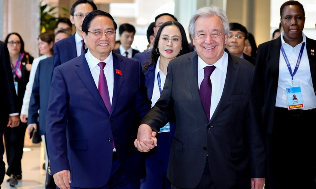 Thủ tướng Phạm Minh Chính và Tổng Thư ký Liên Hợp Quốc António Guterres tới dự họp báo về Lễ mở ký và Hội nghị cấp cao Công ước của Liên Hợp Quốc về chống tội phạm mạng - Ảnh: VGP. 
